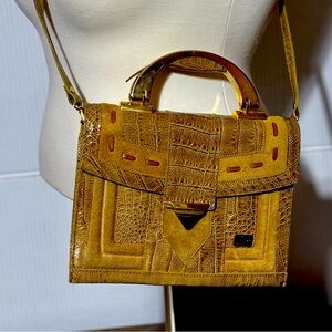 Donna Lisa vintage 1970’s genuine leather cross body purse flaw on gold handle